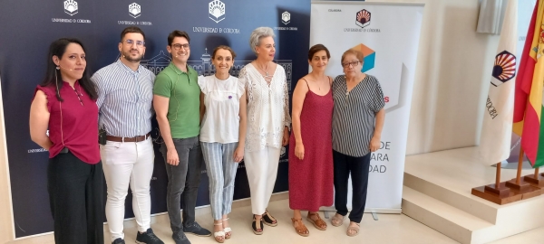 De izquierda a derecha, Pablo Salazar, José Carlos Ruiz, José María Castellano, Sara Pinzi, Isabel Sánchez, María José Martínez y Carmen Ceballos, participantes en el programa