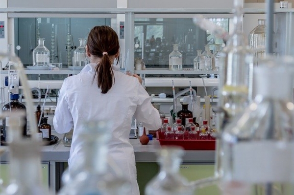 Investigadora en laboratorio (Imagen de archivo)