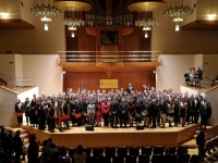 Foto de familia de autoridades y premiados