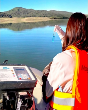 Tomas de muestra en el Embalse de Puente Nuevo